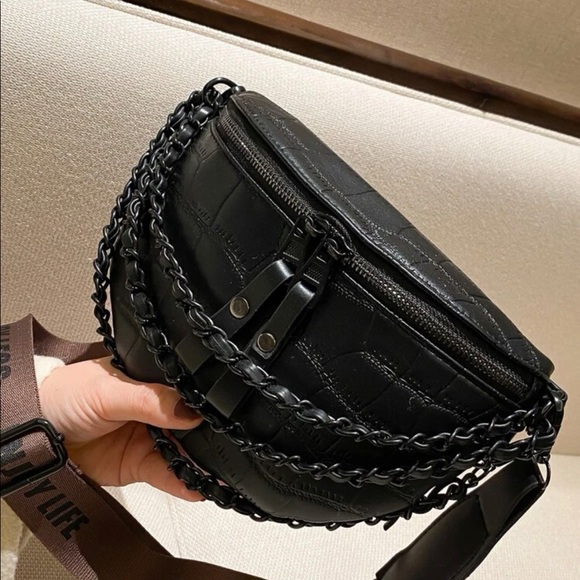 Crocodile Embossed Chain Decor Saddle Bag - Picture 4 of 5